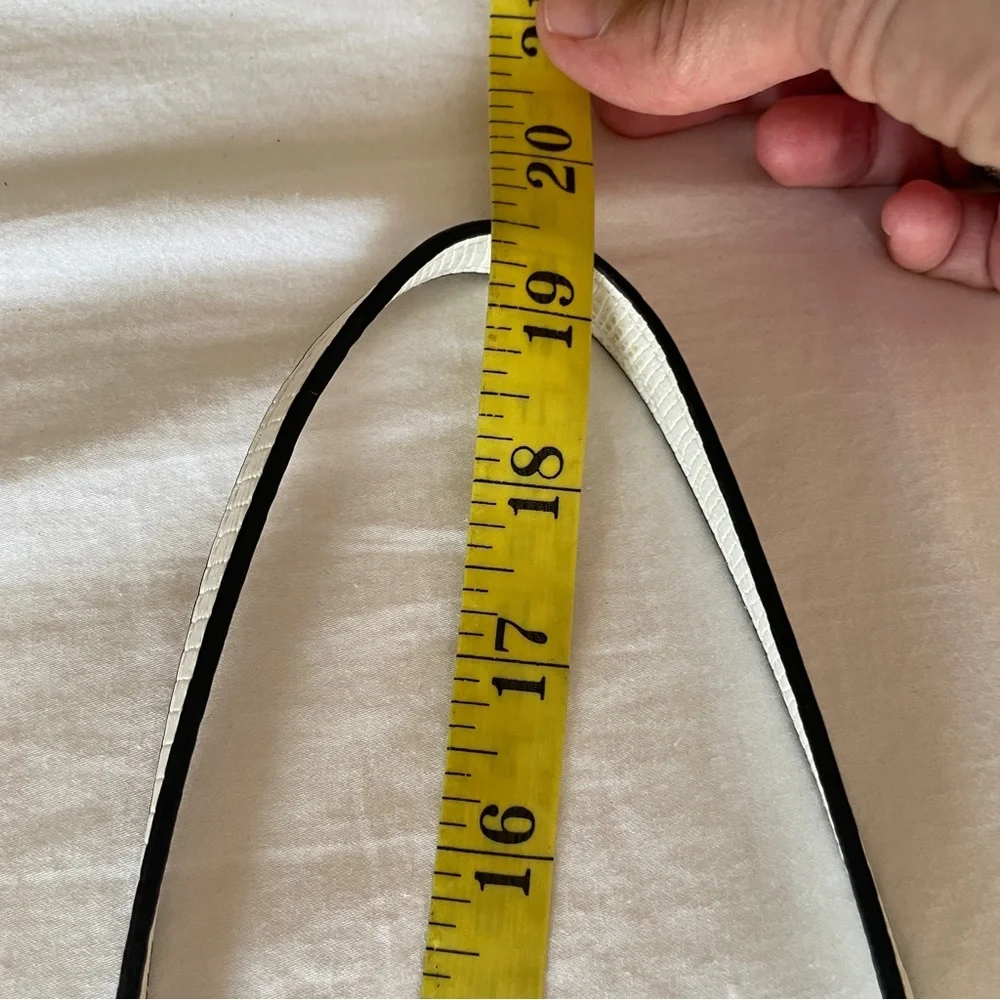 Aldo Mini White Square Handbag with Gold Lion and Chain - Picture 10 of 10